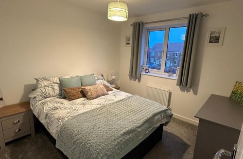Littlehampton House | Private Double Room with Bathroom, Hot Tub & Free Parking