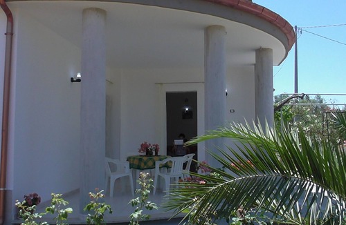 Matino House | QUIET VILLA WITH 2500 SQM. FENCED GARDEN