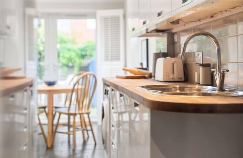 Reading City Centre House | Reading Modern Home by the Thames