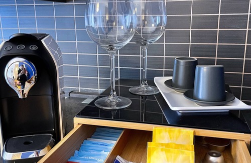 Quartieri Settecenteschi Apartment | Residence Petrone a luxury apartment in the city center.