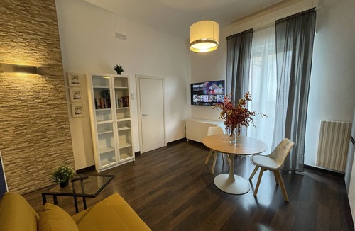 Quartieri Settecenteschi Apartment | Residence Petrone a luxury apartment in the city center.