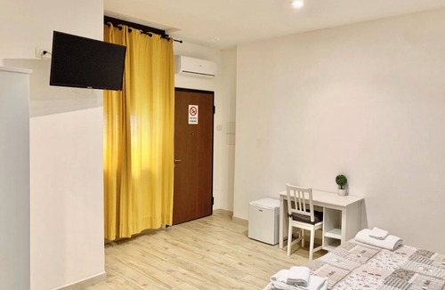 Municipio 2 Bed & Breakfast | Romano Lounge b&b Modern Studio Apartment with Restaurant