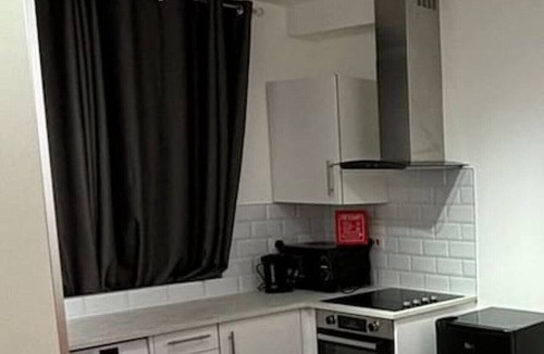 Waterloo Apartment | Room 5 minute Walk to Waterloo