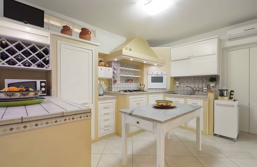 Melendugno Apartment | Room 'N. 3' with Shared Pool, Shared Garden and Wi-Fi