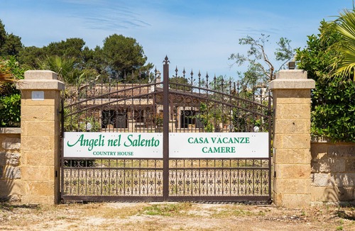 Vitigliano Apartment | Room 'Sole' with Private Terrace, Wi-Fi and Air Conditioning