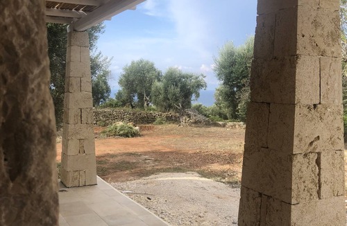 Patu Villa | SAN GREGORIO VILLA WITH SECULAR OLIVE GROVE, GARDEN AND PORCH