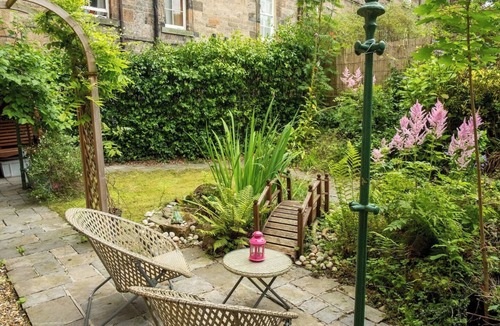 Bonnington Condo | Saxe-Coburg Sauna Apartment Stockbridge