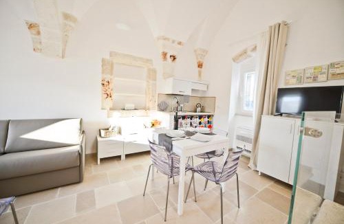 Ostuni Apartment | Scirocco Apartment with terrace by Wonderful Italy