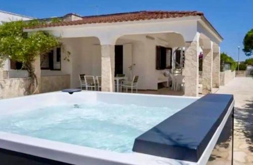 Villanova Villa | Seaside House - Exclusive Villa near the Beach with Jacuzzi - Ostuni