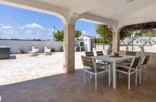Villanova Villa | Seaside House - Exclusive Villa near the Beach with Jacuzzi - Ostuni