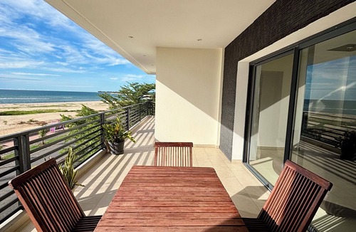 Mahajanga Apartment | Spacious, comfortable apartment. The seaside in the city!