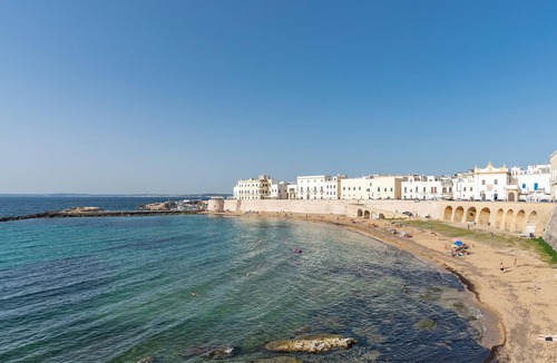 Alezio House | Spend a relaxing vacation in this inviting vacation home.