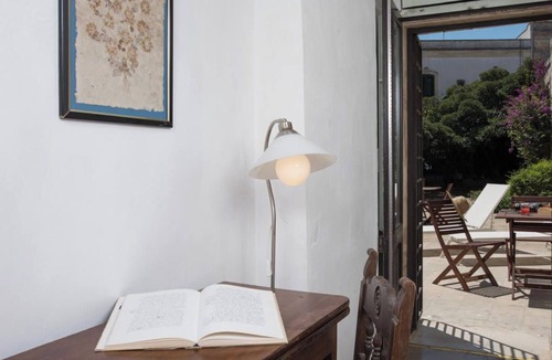 Casamassella Apartment | Stemma Room with independent entrance and access to the park and swimming pool