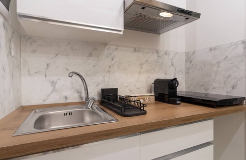 Municipio 2 Apartment | Studio Apartment 'Elettra' with Wi-Fi and Air Conditioning