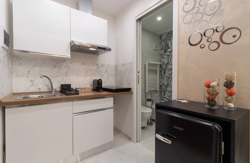 Municipio 2 Apartment | Studio Apartment 'Elettra' with Wi-Fi and Air Conditioning