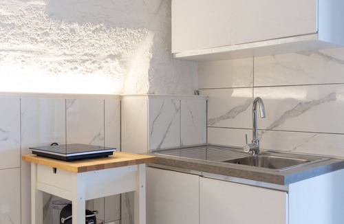 Mola di Bari House | Studio Apartment 'La Porta Sul Mare' with Private Terrace, Wi-Fi and Air Conditioning