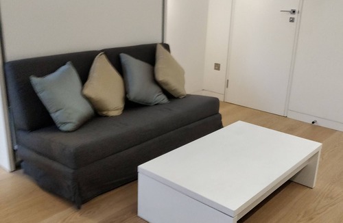 St. Margarets and North Twickenham Apartment | Studio flat with own entrance and off road parking!