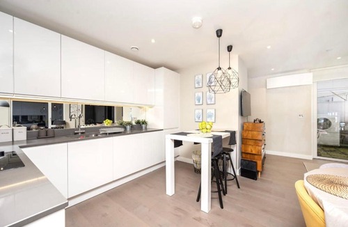 London Borough of Bromley Apartment | Stunning 2BR Apt Bromley Views Terrace