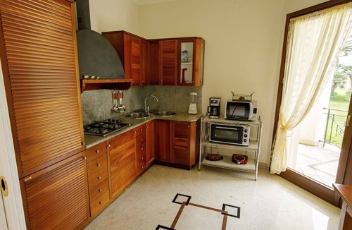 Nardo Villa | Stunning private villa with WIFI, A/C, private pool, hot tub, TV, patio and pets allowed