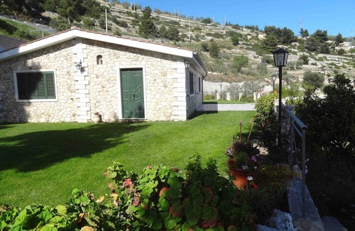 Mattinata Apartment | Summer cottage with pool and breathtaking views, Gargano National Park
