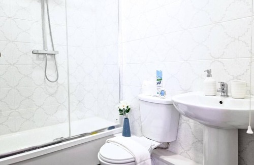 Burnley House | Superior Double Room Ensuite with Shower Room 2