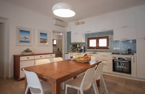 Castellana Grotte House | TD Villa Luna Trulli with Large Pool