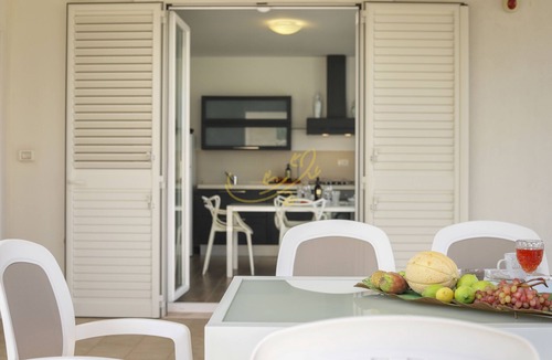Cozzana House | TD Villa Patrizia Pool & Alfresco Kitchen