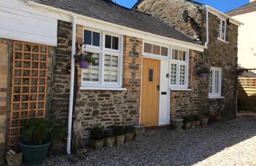 Torrington House | teapot cottage