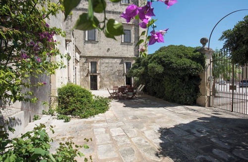 Casamassella Apartment | Tower Suite with private terrace and access to the park and swimming pool