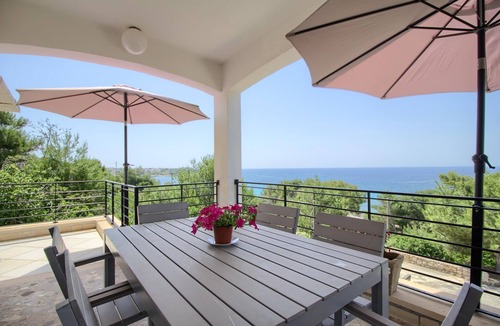 Patu House | Trilo Scialandre - Three Bedroom House, Sleeps 6