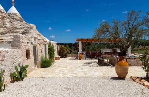 Martina Franca House | Trullo Spedito with private pool Charming dwelling, trulli and lamia