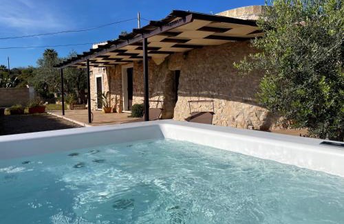 Marina di Felloniche Villa | Trullo vista mare con idromassaggio