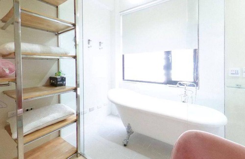 Neihu Villa | Twin bedroom with balcony