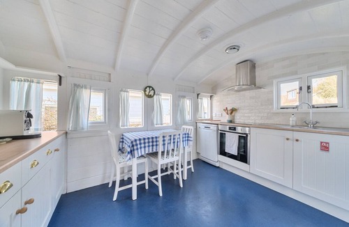 Selsey Cottage | Unique Railway Carriage Home on Selsey Seafront – Sleeps 7, 5 Bedrooms
