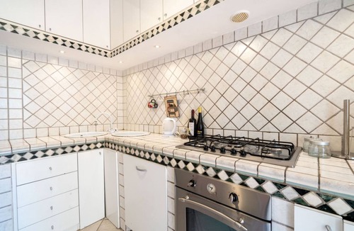 Bari City Centre Apartment | University & Station Airy Apartment with parking