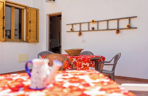 Casamassella House | Vacation Home 'Lu Mare e Lu Ientu' with Garden & A/C