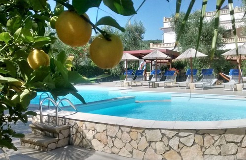 Peschici Apartment | Vacation Homes La Paloma with 2 Pools in 3-room apartment 4 seats with 2 bedrooms