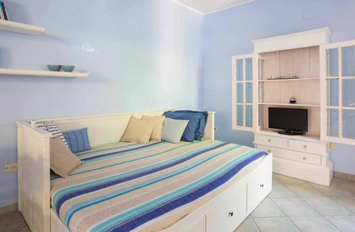 Specchiolla Villa | Villa Avion. Fenced, baby chair, outdoor shower, beach 250m away. For families.