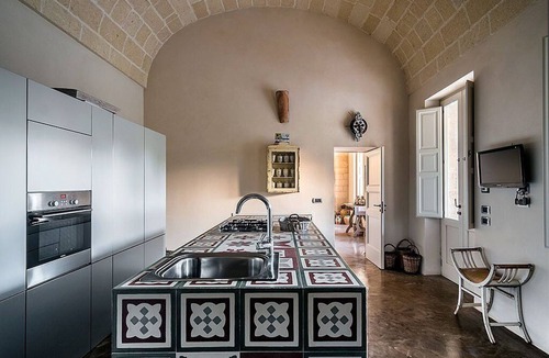 Giuggianello Villa | Villa Fragranza: An elegant and welcoming two-story ancient house surrounded by a citrus garden, with Free WI-FI.