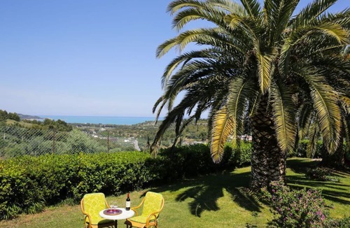 Defensola Apartment | Villa Hibiscus - Panoramic studio for 2 people in a villa with pool