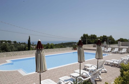 Defensola Apartment | Villa Hibiscus - Panoramic studio for 2 people in a villa with pool