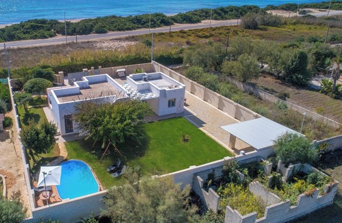 Specchiarica Villa | Villa Il Fenicottero Salentino by BarbarHouse