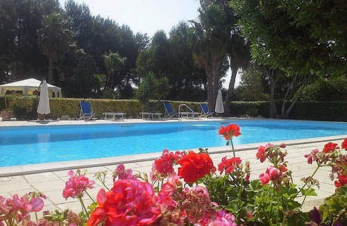 Tuglie House | Villa Lippia B: A characteristic and welcoming two-story apartment that is part of a villa in the characteristic style of the Apulian countryside, with Free WI-FI.