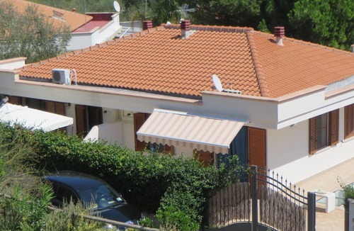 Mattinata House | VILLA LOC. BAIA DELLE ZAGARE MERGOLI very convenient full of comforts.