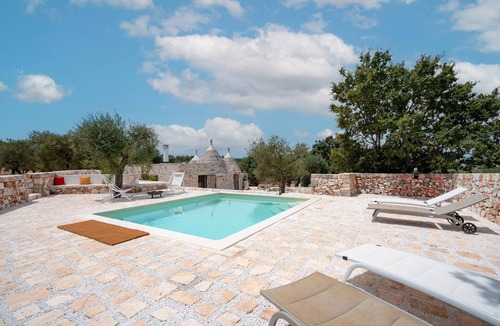 Castellana Grotte House | Villa 'Trulli Di Titti Countryhouse' with Private Garden, Wi-Fi and Air Conditioning