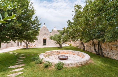 Locorotondo Villa | Villa 'Trulli Petrantiqua' with Private Pool, Wi-Fi and Air Conditioning