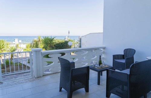 Torre Specchia Ruggeri Apartment | Villetta Meraviglia With Garden Sea View - Happy Rentals