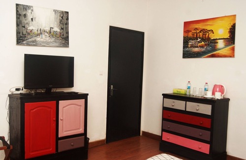 Antananarivo House | VIP ROOM + SERVICES