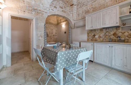 Ostuni House | White House Flats & Studios