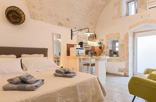 Ostuni House | White House Flats & Studios